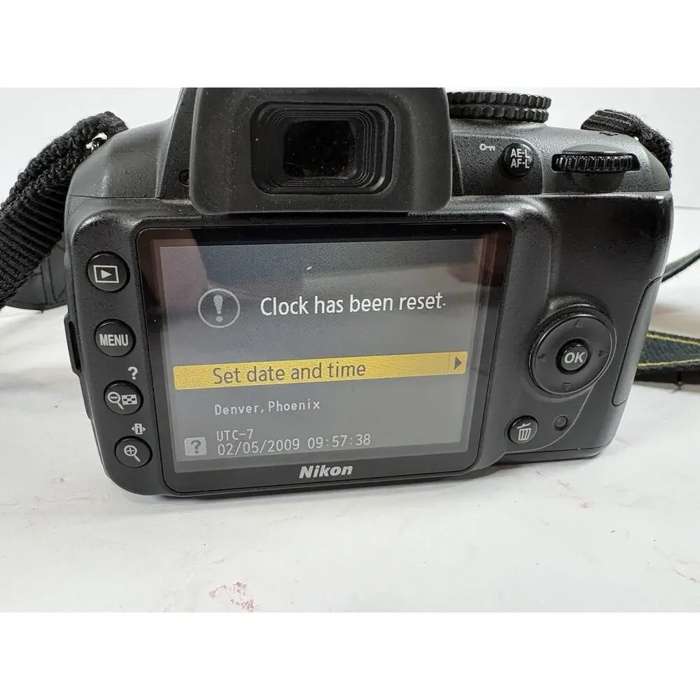 Nikon D3000 DSLR Camera Body EN-EL9 Battery Charger Strap Tested No Lens Kit